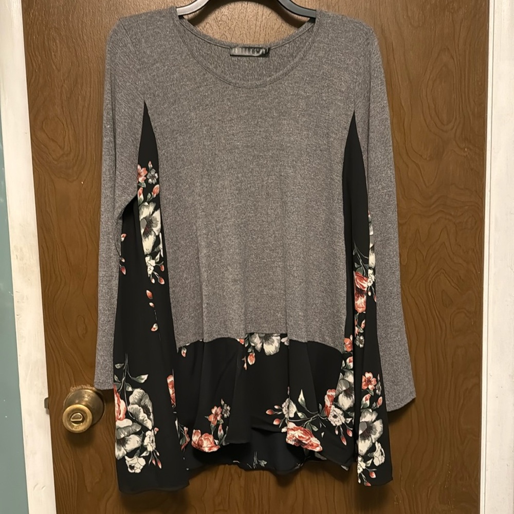 Potter’s Pot gray long sleeve shirt with floral size XL